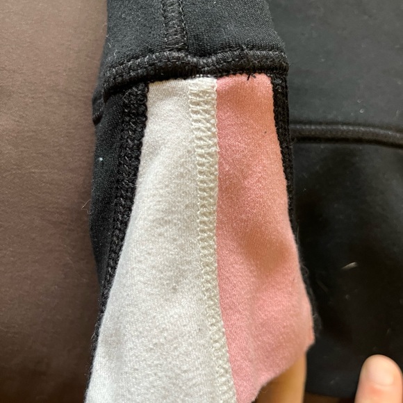 Long Sleeve Lululemon - Picture 3 of 3